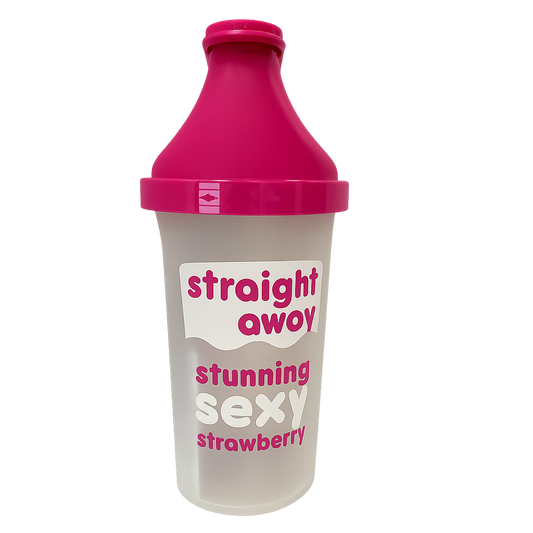 Transparante shakebeker met roze dop van Straight away, bedrukt met de tekst "stunning sexy strawberry".