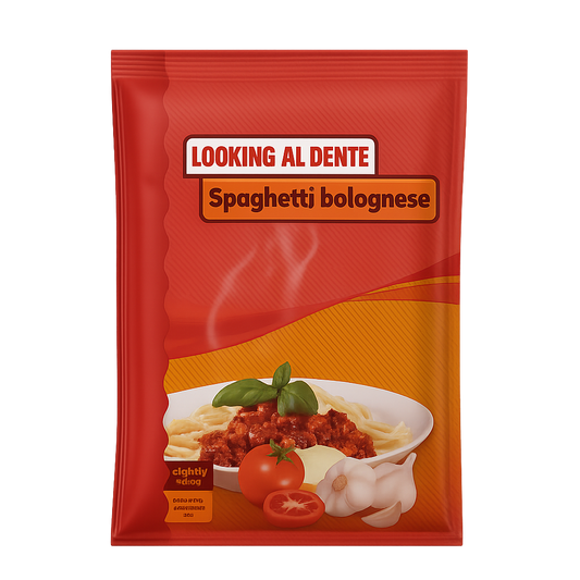 Voorkant verpakking Straight away Spaghetti Bolognese met afbeelding van het gerecht en productnaam.